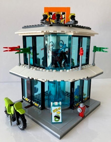 LEGO 60026 City Town Square - 100% Complete - With Box & Instructions - Retired