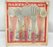 VINTAGE 5 PIECCE BAKERETTE SET TOY UTENSILS Baker Manufacturing TF