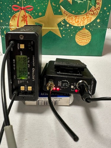Lectrosonic UCR201 + UM200 Bundle Block 28 (716.8 - 742.3 MHz)