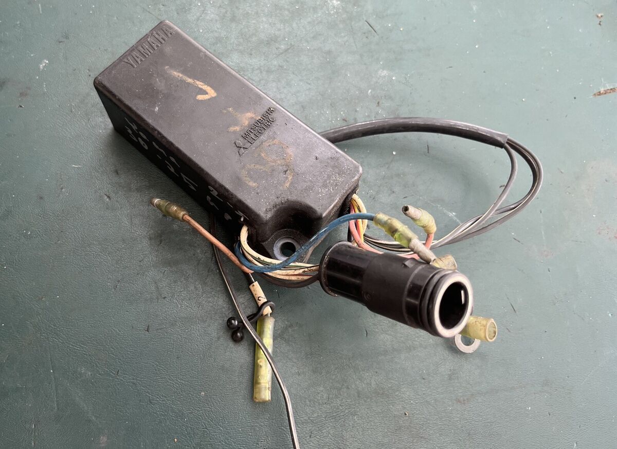 30 25 hp Yamaha 6J8-85540-H0-00 C.D.I. UNIT cdi electrical 30 25 hp Yamaha 6J8-85540-H0-00 C.D.I. UNIT cdi electrical