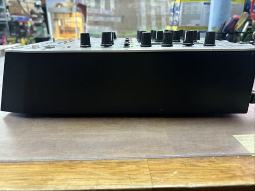 Mezclador profesional de 3 canales Behringer modelo VMX-300 DJ (estante) - Imagen 4 de 7