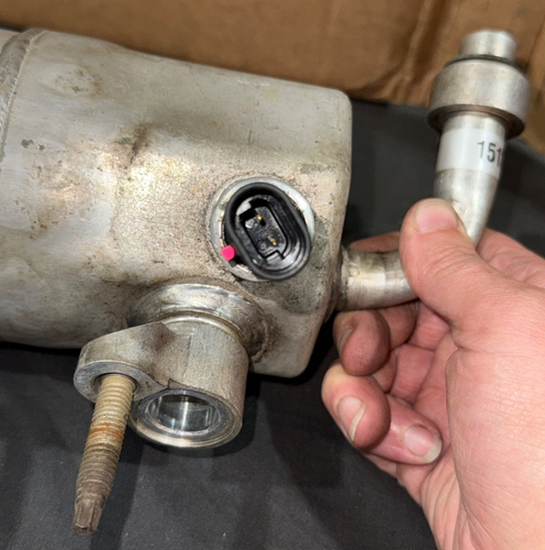 A/C Accumulator 15136598 - 2005 Chevy Silverado 2500HD - Picture 2 of 10