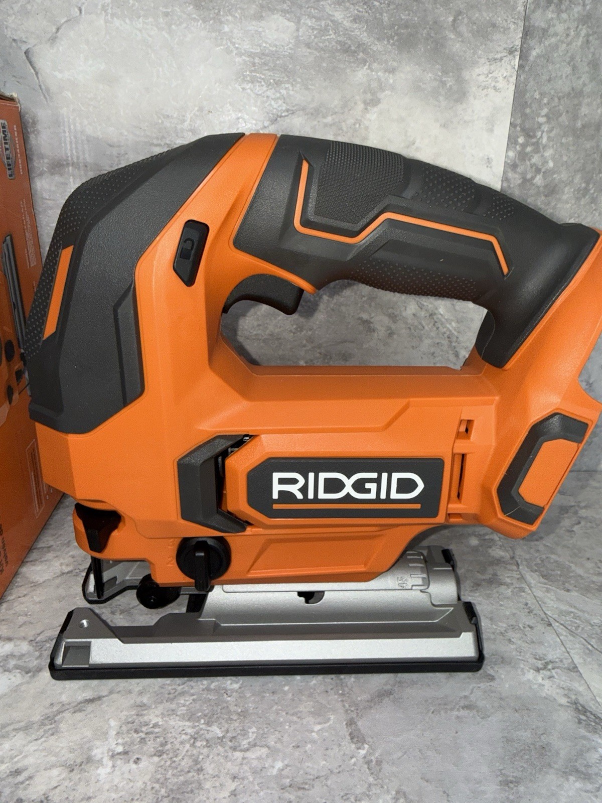 RIDGID 18V Cordless Jig Saw Kit with 2.0 Ah Lithium-Ion Battery/Charger Open Box