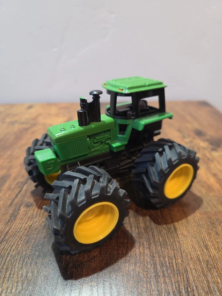 Tractor ETRL John Deere 8310 ultra raro serie Premier 1:64 Foto 3 de 4