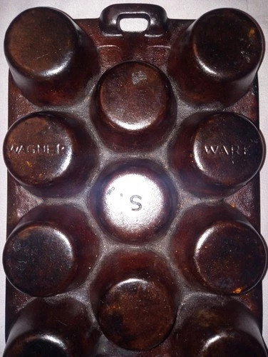 VINTAGE WAGNER WARE 11 CUP CAST IRON MUFFIN POPOVER BAKING PAN MADE IN US 1337?