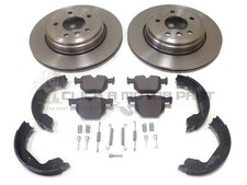 BMW E60 E61 520 525 525D 530D REAR BRAKE DISCS PADS HANDBRAKE SHOES FITTING KIT