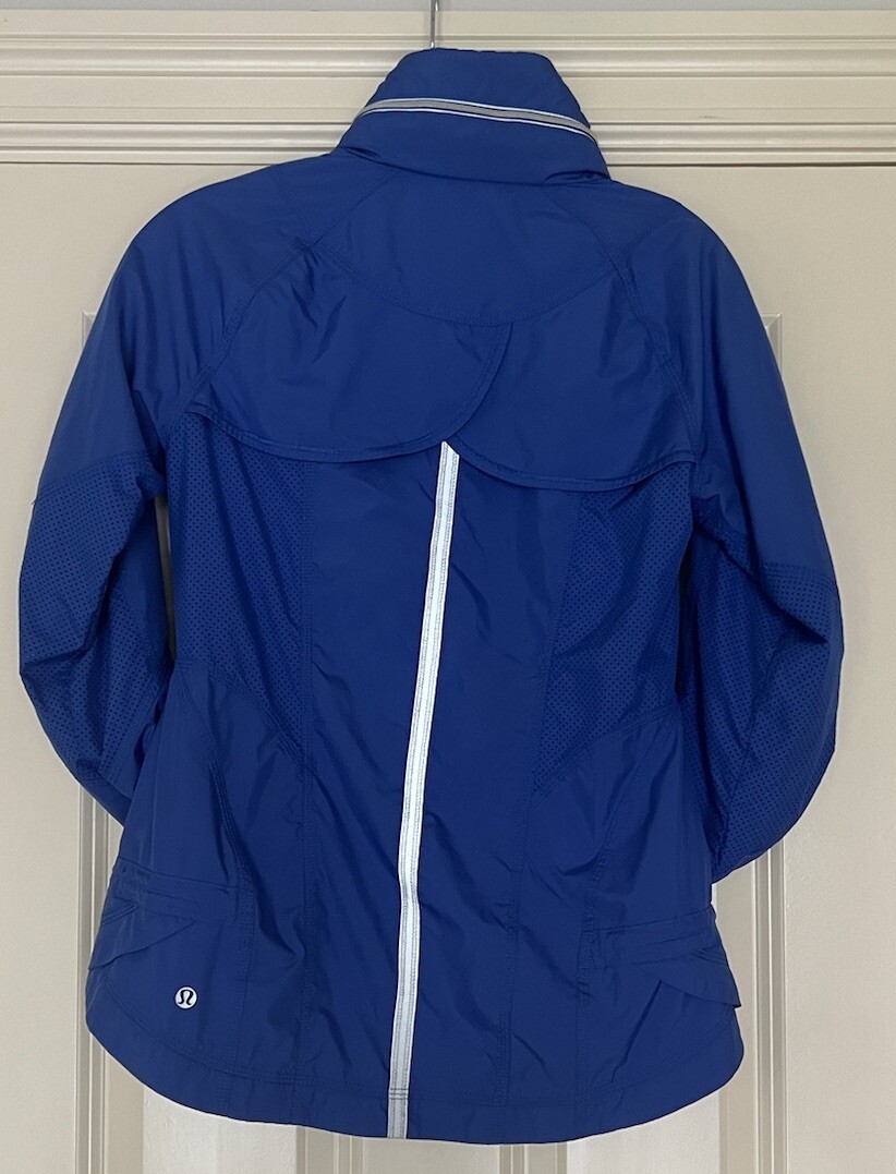 Lululemon Hooded Packable Jacket Size 4 - image 2