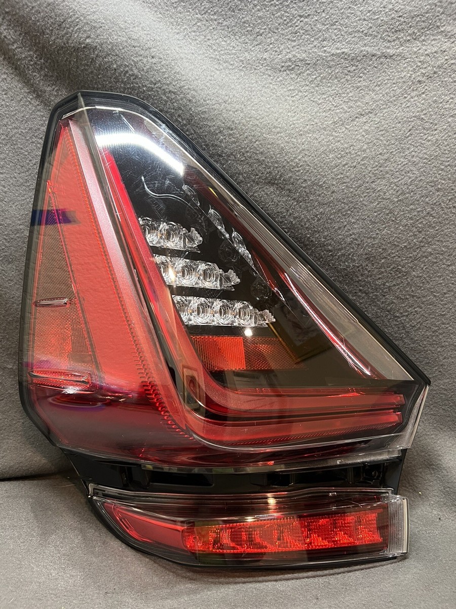 マツダ3　15Sツーリング　テールライト右側 220-6519S s-l1200.jpg