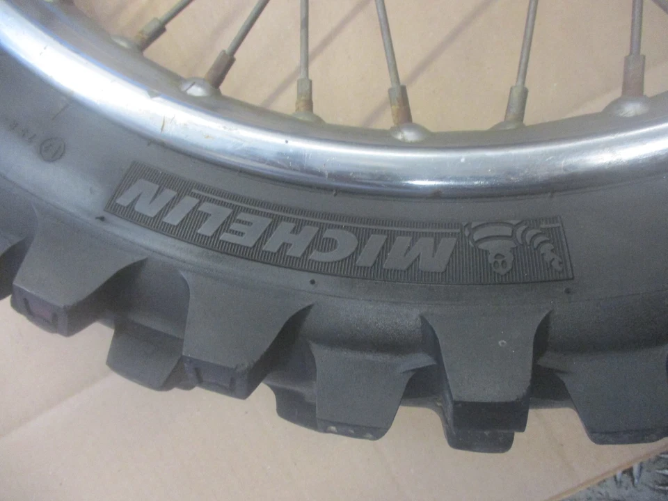 Roue arrière avec pneu Michelin en bon état pour Honda 125 XLS - XR - Photo 4/4