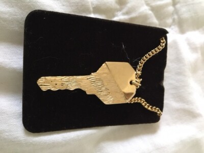 Gold necklace with pendant in the shape of a key