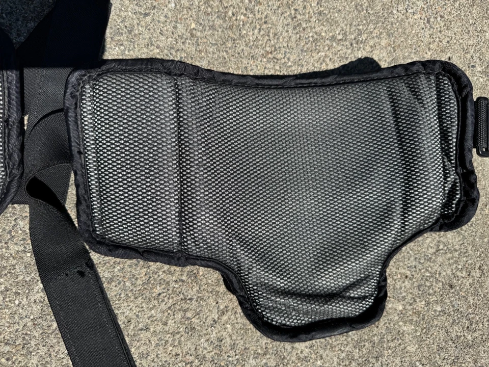 Vaughn lace-in goalie thigh guards (Used) - Image 4 of 4