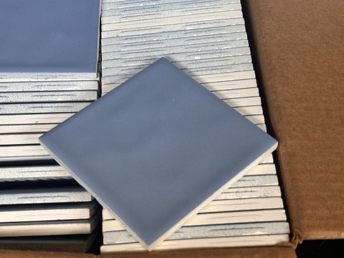 Florida Fliese Vintage 1960-70er Jahre Lot 64 Fliesen 4 3/8" Quadrat Vermont Blau Wellig 555 NEU - Bild 6 von 7