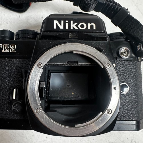 Cuerpo de cámara fotográfica Nikon FE2 negro compacto de 35 mm SLR de colección - Imagen 4 de 21