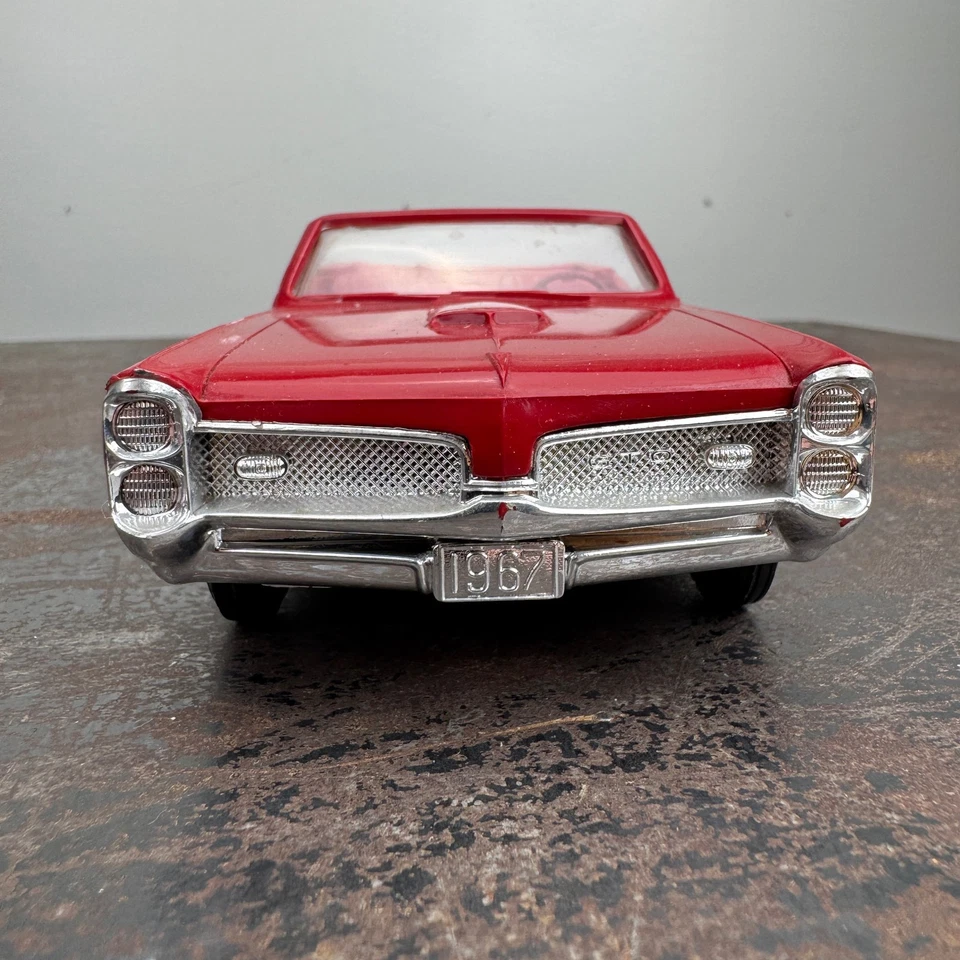Pontiac GTO 1967 convertible concesionario promoción modelo coche rojo de colección Foto 3 de 4