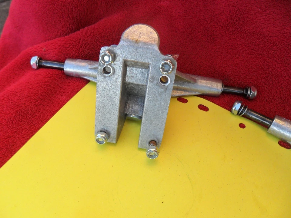 Decathlon longboard Trucks  6 inch hanger  multi-fit bolts & speed washers - Image 2 of 4