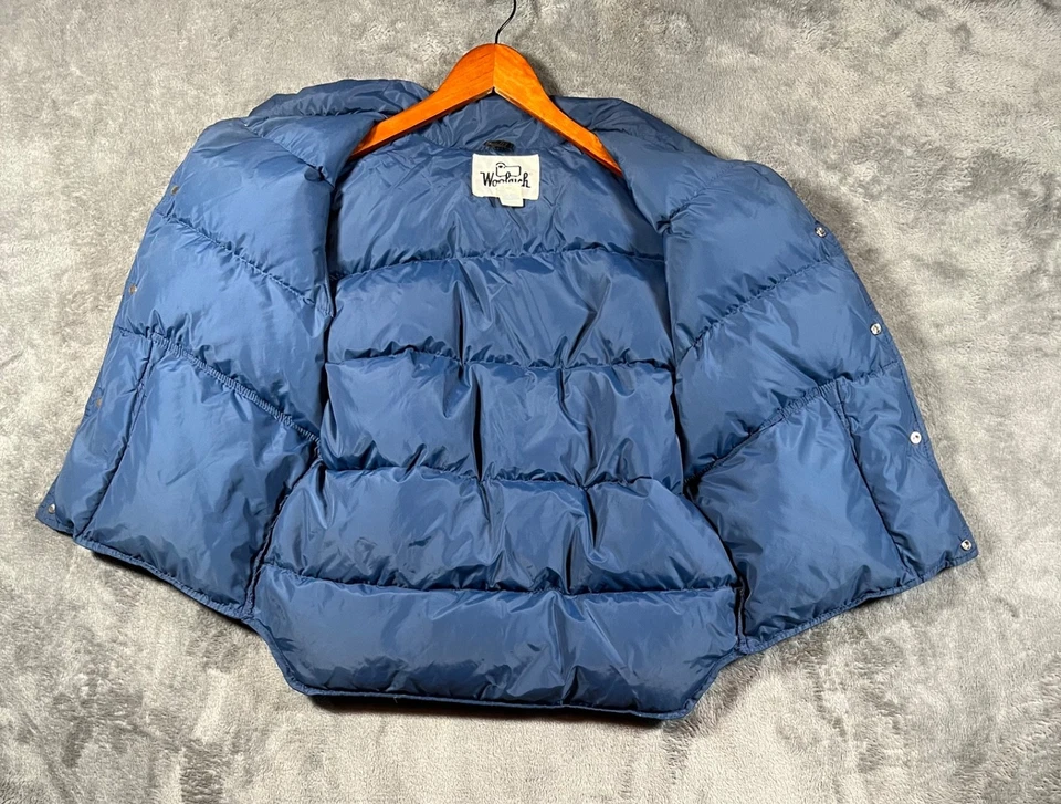 Chaleco Woolrich Puffer Hombre Medio Azul Frente a Presión 2103 Plumón De Colección Hecho en EE. UU. Foto 3 de 4