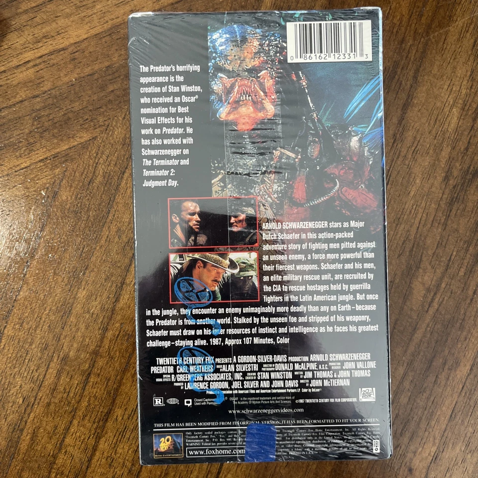 Predator  1987 VHS tape  holo foil cover Arnold Schwarzenegger - SEALED NEW - Image 3 of 4