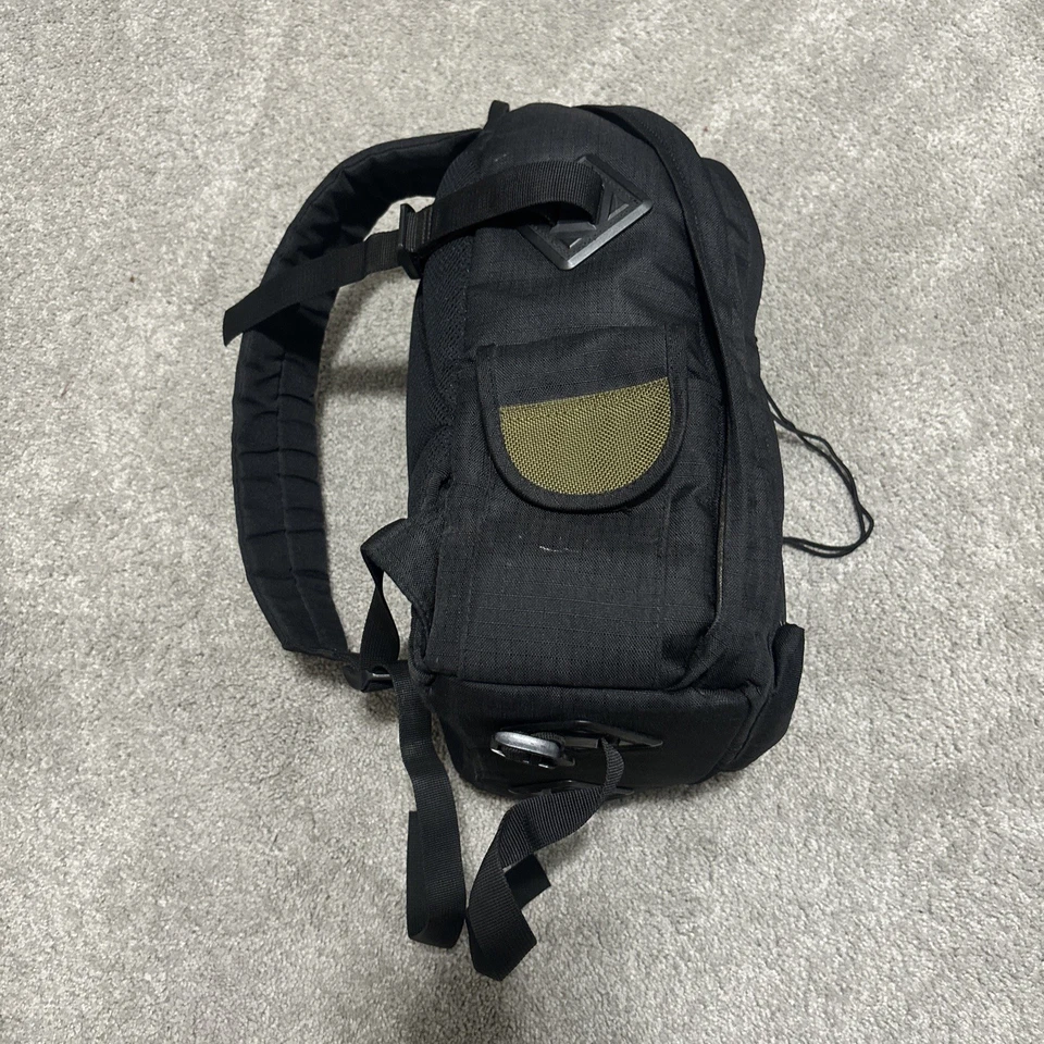 Canon Deluxe Camera Backpack Bag Black Olive Green Nylon Hiking Durable - Image 4 of 4