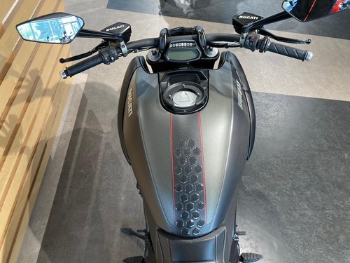Ducati Diavel Carbon 1200 - Low Mileage - Picture 13 of 15