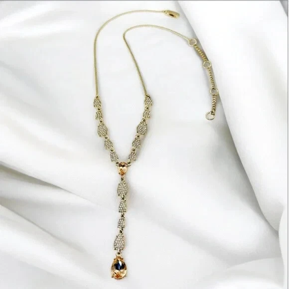Elegante collar de oro Lariat de Givenchy. Venta al por menor $78 Foto 4 de 4