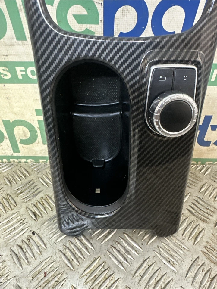 Mercedes-Benz Clase A A180 W176 2015 consola central portavasos interruptor de control Foto 4 de 4
