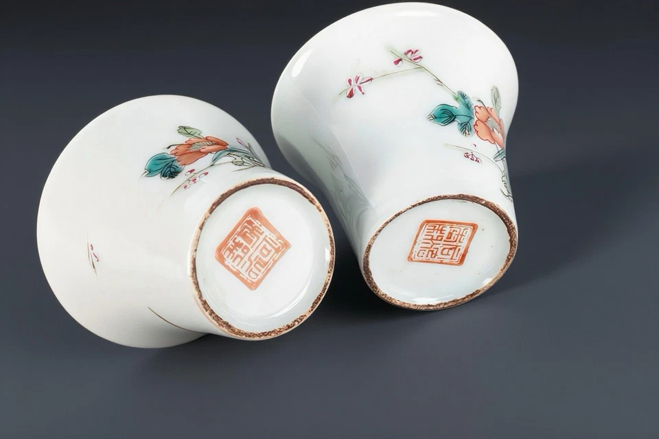 Tazas antiguas que acampan rosas de la familia de la dinastía Qing, marcadas, par, 清代同治年制款粉彩花卉馬蹄杯一對 Foto 4 de 4