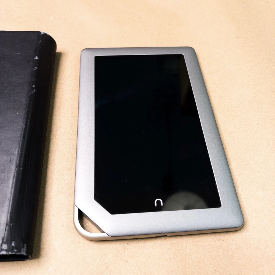 Barnes & Noble Nook цвет планшетов 4GB Wi-Fi 7 дюймов BNTV250A комплект кожаный чехол - Изображение 2 из 4