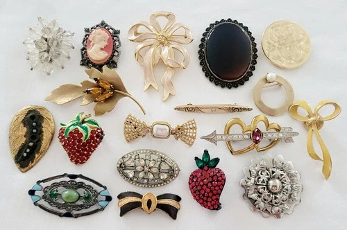 Lot of 18 Vintage Brooches Rhinestone Brooches Costume Jewelry Trifari Avon