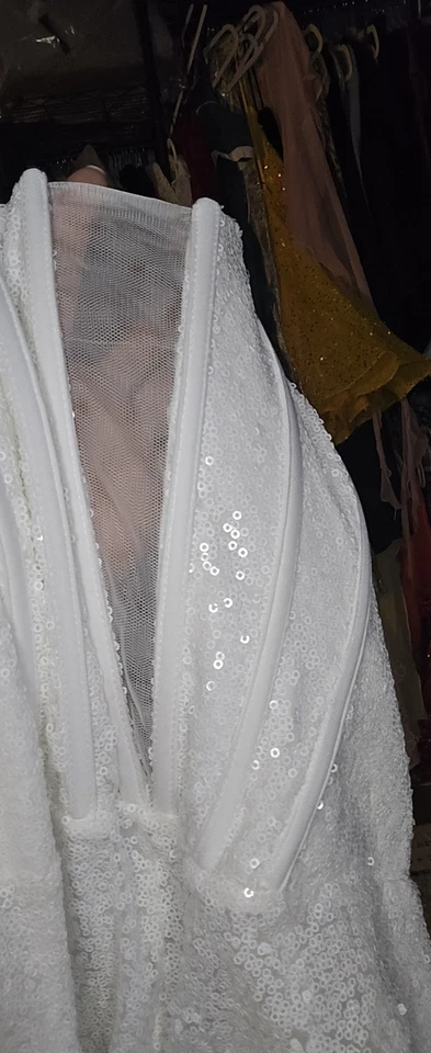 Mono de novia Lulus blanco con cuentas sin tirantes M Foto 4 de 4