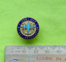 WW2 Home Front ; de havilland WITNEY association 1939 - 1945 badge aircraft Co.
