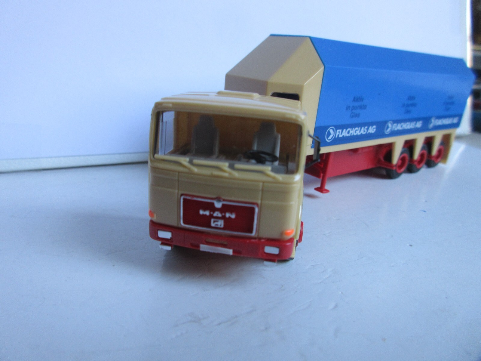 Bild 2 von 8