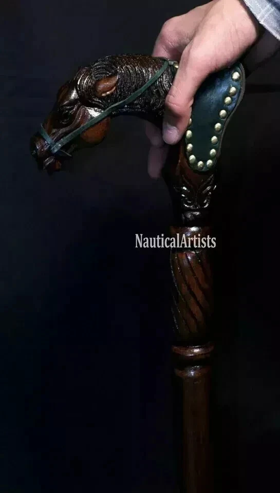 Bastón de madera tallado a mano con mango de cabeza de caballo hecho a mano para caminar de animales Foto 4 de 4