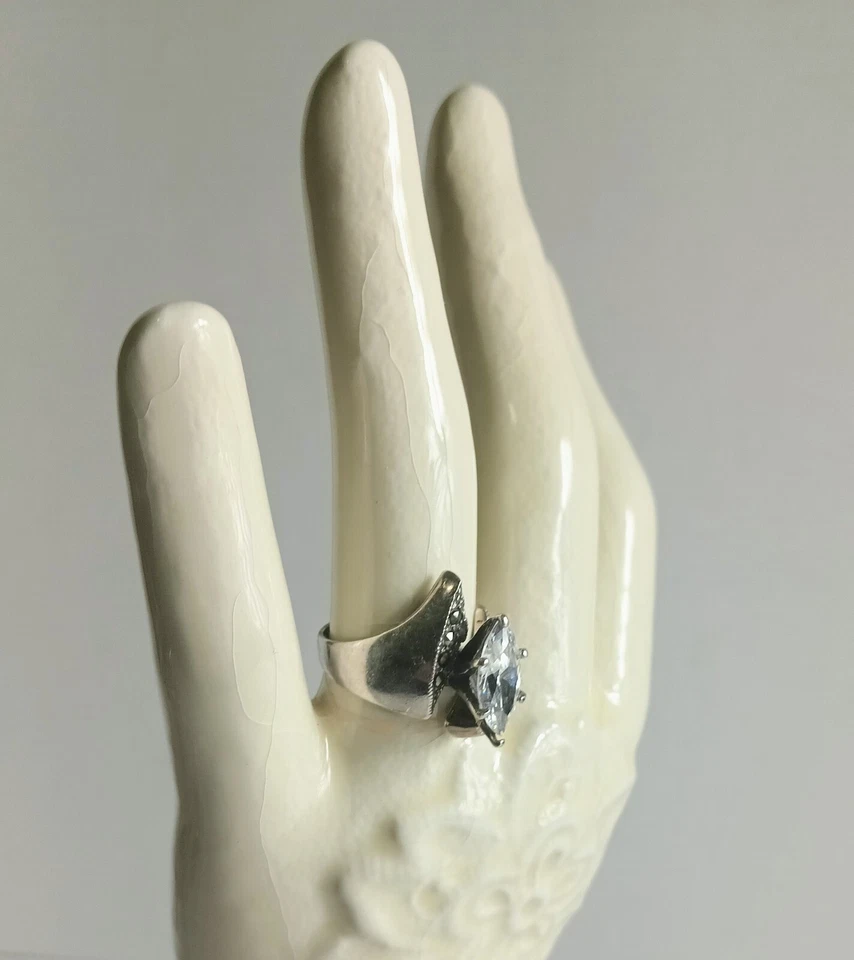 Sterling Silver Marquise Cut Glass Quartz Stone and Marcasite Statement Ring - Image 3 of 4