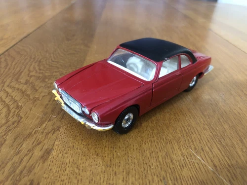 VINTAGE 1974 CORGI RED JAGUAR XJ12C 5.5” GREAT BRITAIN DIECAST OPENING DOORS
