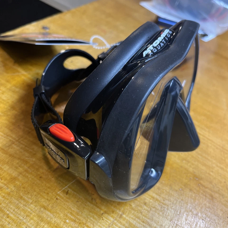 Atomic Aquatics - Venom Frameless Mask - Black/Black - For Scuba and Snorkeling - Image 2 of 4