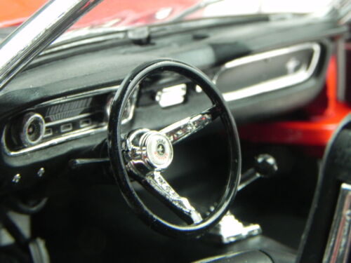 Ford Mustang Convertible 1964 1/2 red diecast model car 12519 Welly 1/18 - Picture 6 of 7