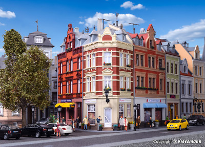 Kibri H0 38355 - Eckhaus am Hanseplatz Bausatz       Neuware