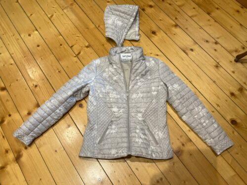 Schicke, leichte Steppjacke, abnehmbare Kapuze, Frankreich, grau-weiß, Gr. 38 - Bild 2 von 4