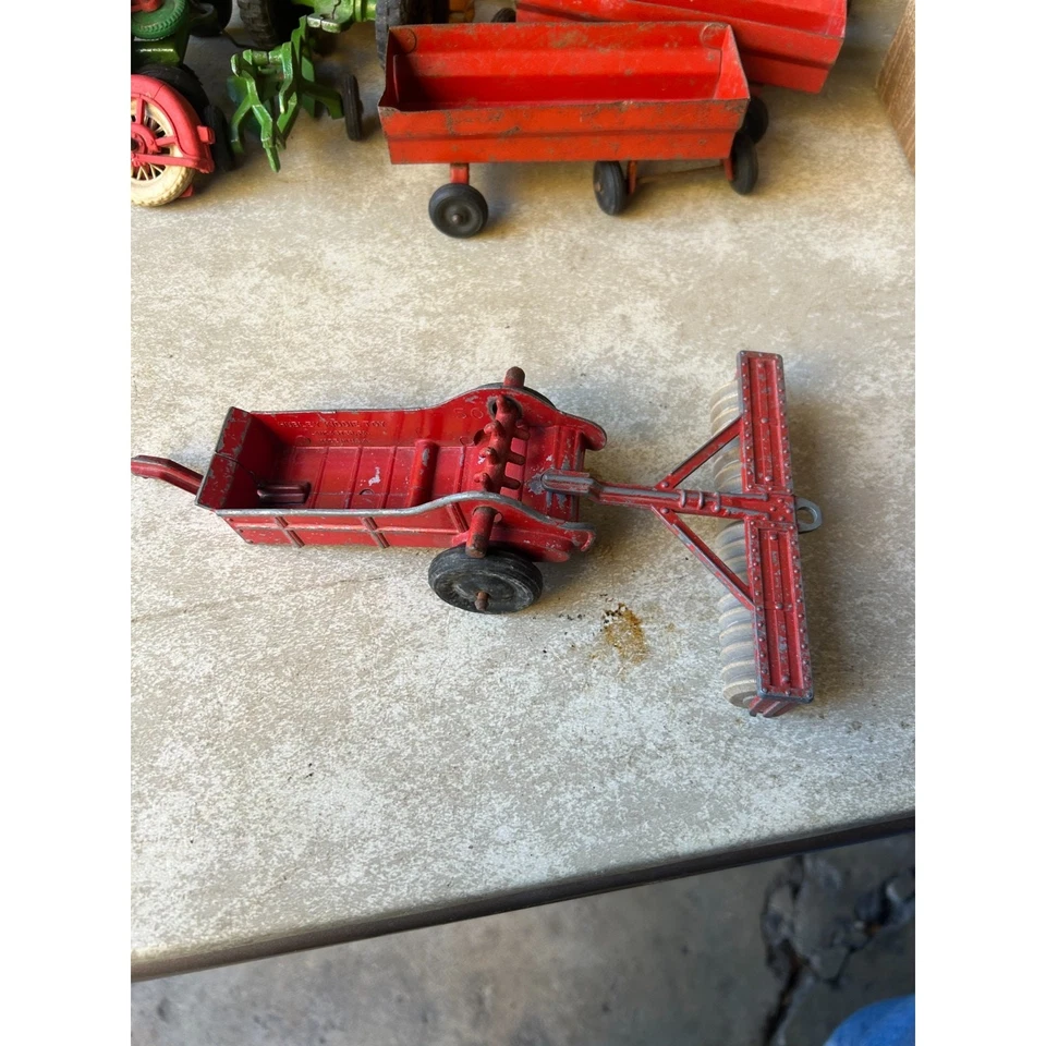 Vintage 1950s Hubley Cast Metal Farm Toy Lot – Tractors & Implements USA - Image 2 of 4