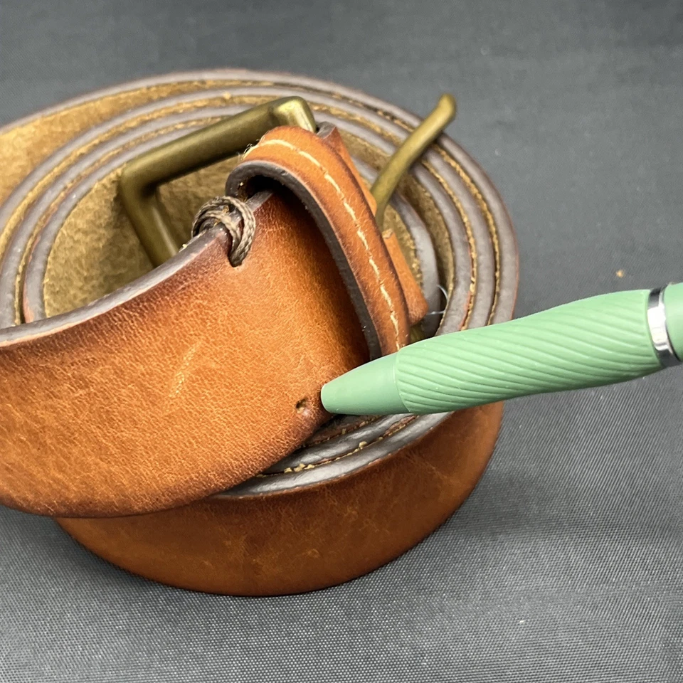 Johnston & Murphy Genuine Leather Cognac Brown Belt Sz 34 Brass Buckle 75-7382 - Image 2 of 4