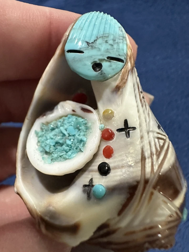 Zuni Corn Maiden 迷你贝壳恋物癖雕刻,2 英寸 — 第 2/4 张图片