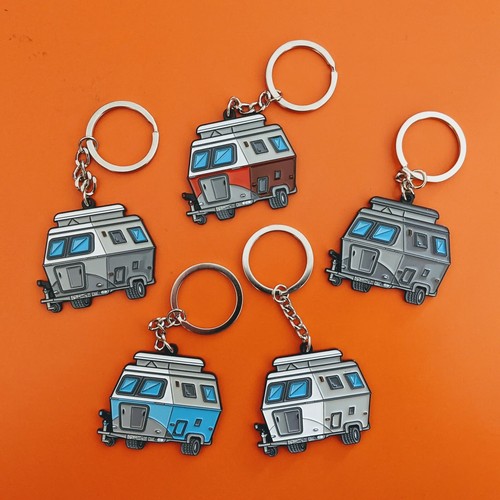 Cute Eriba Hymermobil Puck, Pan, Familia Keychain Metal & Enamel & PVC - Photo 26/26