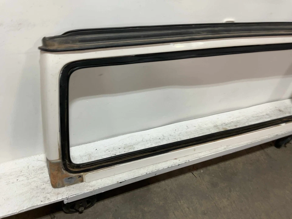 Marco de parabrisas Jeep TJ Wrangler OEM solo PW1 blanco 2003-2006 13359 Foto 3 de 4