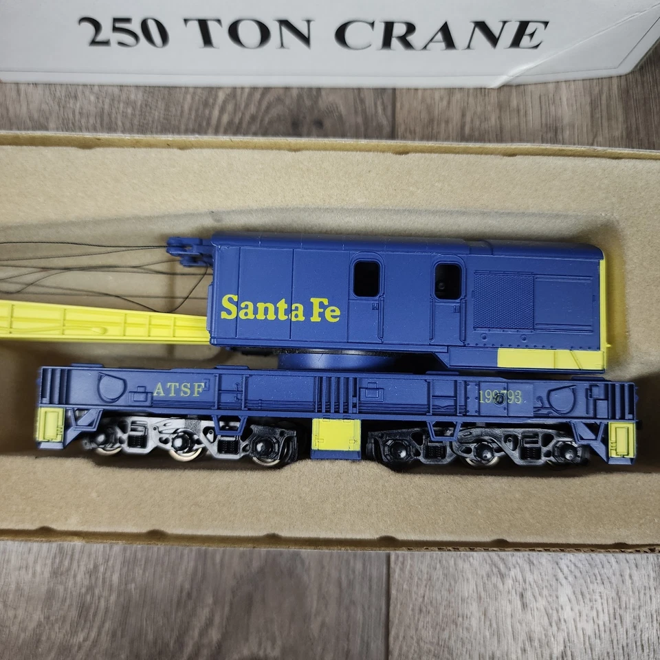 NEW Model Power ATSF 250 Ton Working Crane metal wheels, HO scale - Image 4 of 4