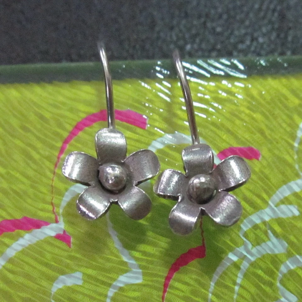 Thai Hill Tribe Real Fine Silver Earrings Orecchini Small lovely Flower Jewelry - Image 2 of 4