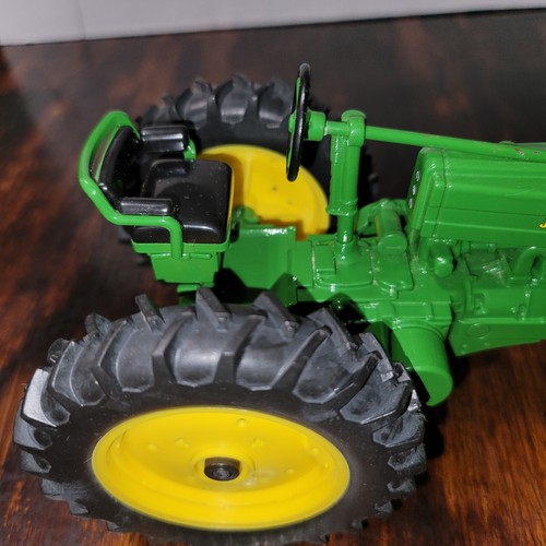 Ertl 1/16 Scale John Deere 1947 Model G Tractor Diecast - Picture 4 of 10