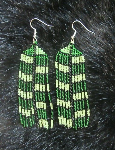 Fringe Earrings Hand Made Green Yellow Black Glass Seed Bead Boho Style Earrings - Bild 1 von 6