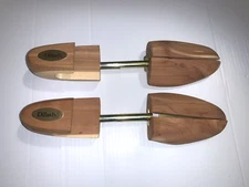 Dillard's Cedar Wood Pair of Shoe Trees Stretchers Size Medium