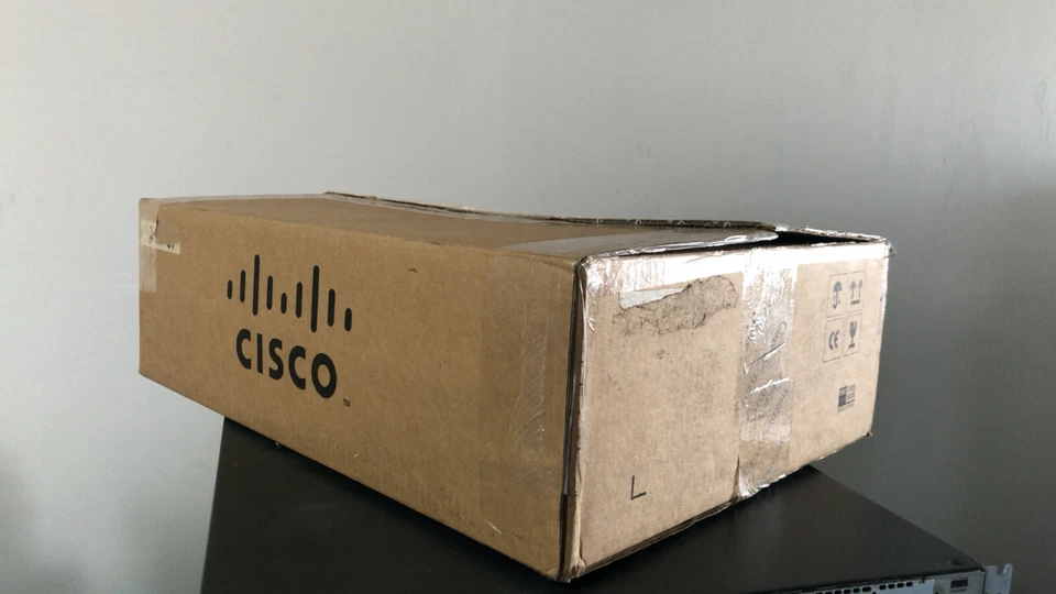 NEW CISCO WS-C2960S-24TD-L 24-Port Gigabit Switch 10GigE Uplink 2960S-24TD-L NOB - Image 2 of 4