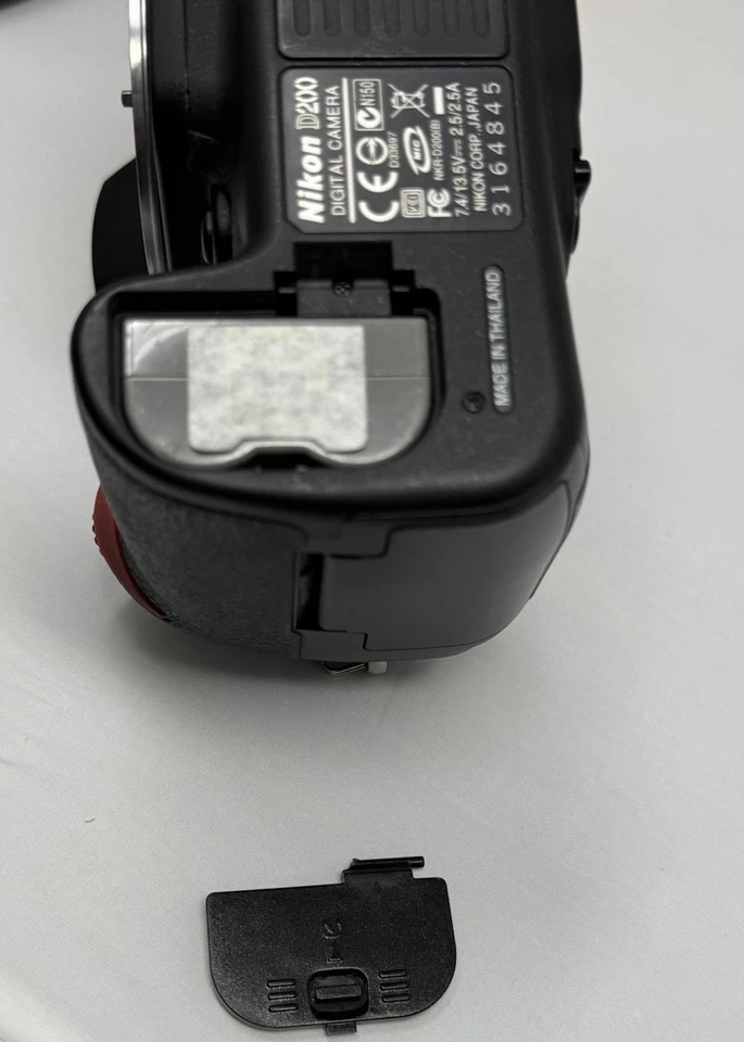 Kit de inicio de lente Nikon D200 + Nikkor AF-S 24-85 mm f3,5-4,5 G ED IF Foto 2 de 4